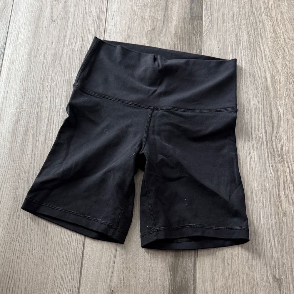 Aritzia tna bike shorts 6 inch size small